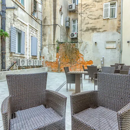 Irini Luxury 住宿加早餐酒店 4*