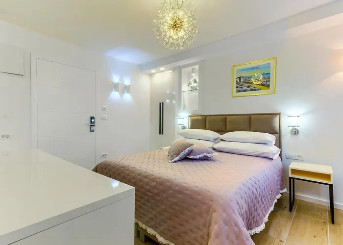 Irini Luxury 住宿加早餐酒店 4*