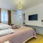 Irini Luxury Bed & Breakfast 4*