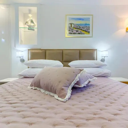 Oda ve Kahvaltı Irini Luxury