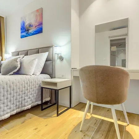 Oda ve Kahvaltı Irini Luxury