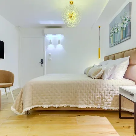 Oda ve Kahvaltı Irini Luxury