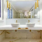Oda ve Kahvaltı Irini Luxury Split