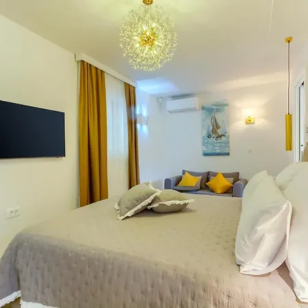 Irini Luxury 4*