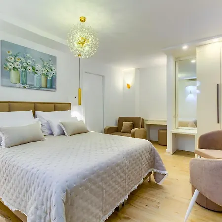 Irini Luxury 4*
