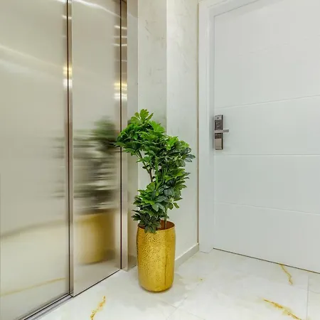 Irini Luxury 4*