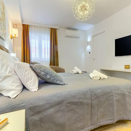 Oda ve Kahvaltı Irini Luxury Split