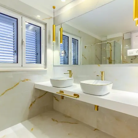 Irini Luxury