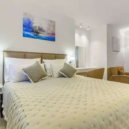 Irini Luxury krevet i doručak 4*