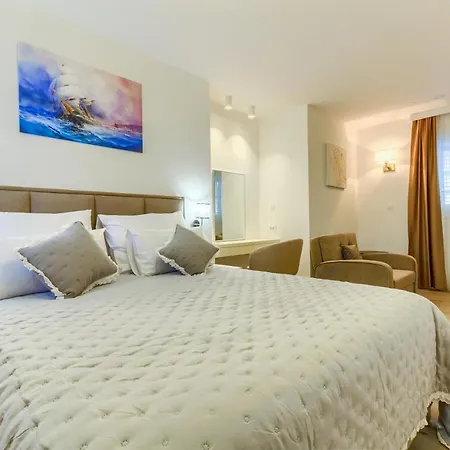 Irini Luxury krevet i doručak 4*