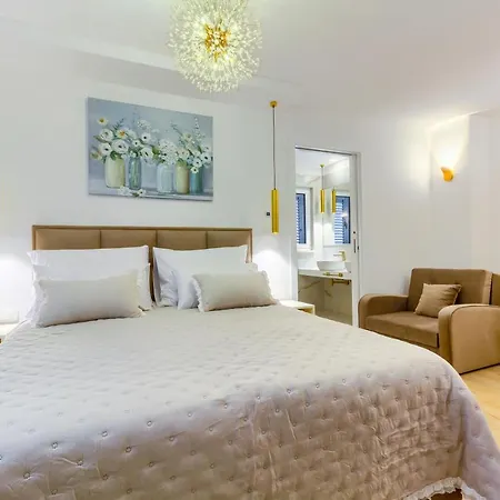 Irini Luxury krevet i doručak 4*