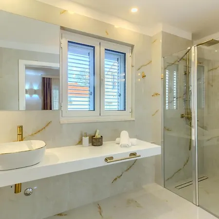 Frühstückspension Irini Luxury 4*