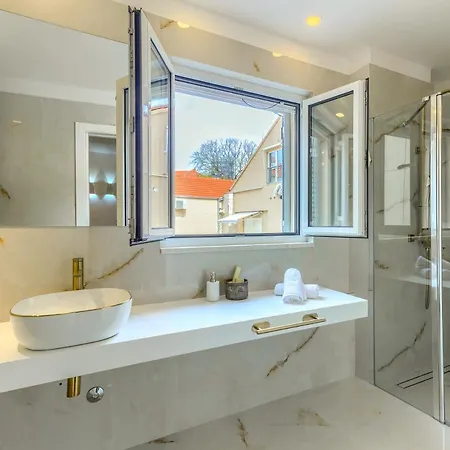 Frühstückspension Irini Luxury 4*