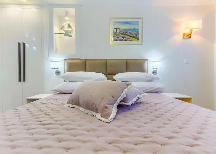 فندق مبيت وإفطار Irini Luxury