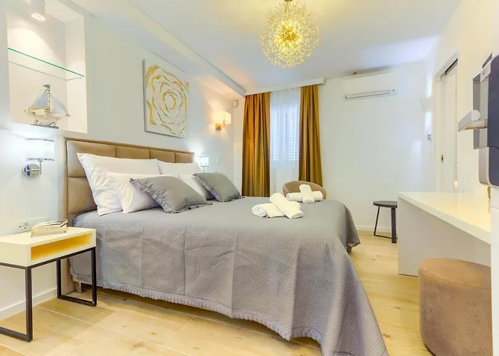 فندق مبيت وإفطار Irini Luxury