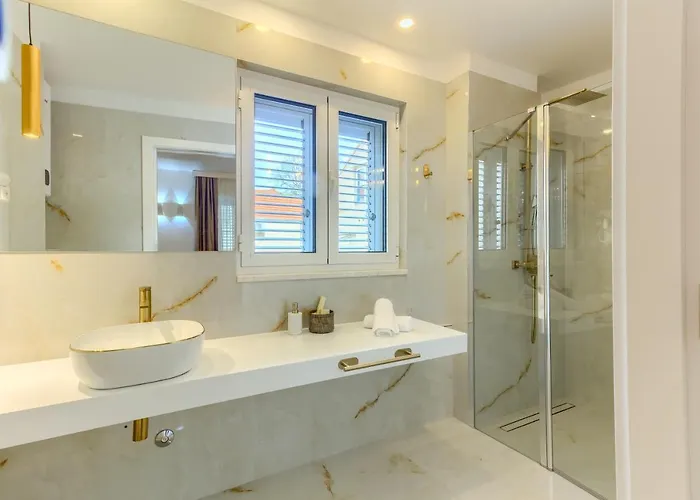 فندق مبيت وإفطار Irini Luxury 4*