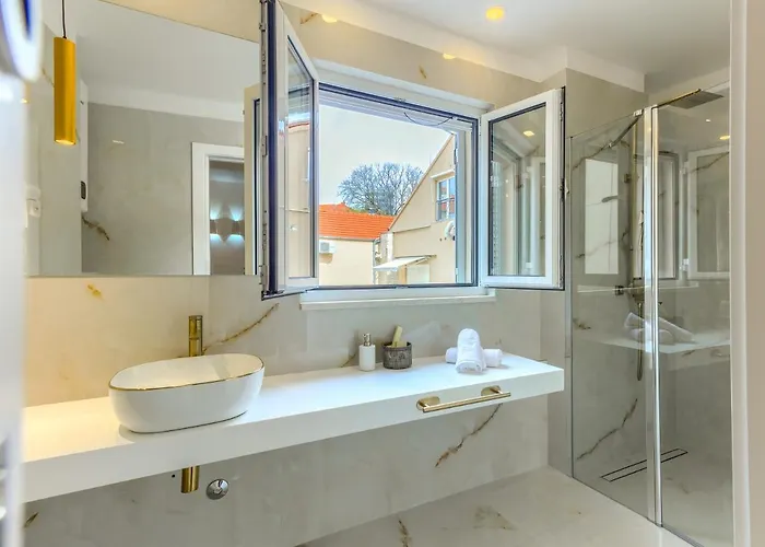 فندق مبيت وإفطار Irini Luxury 4*