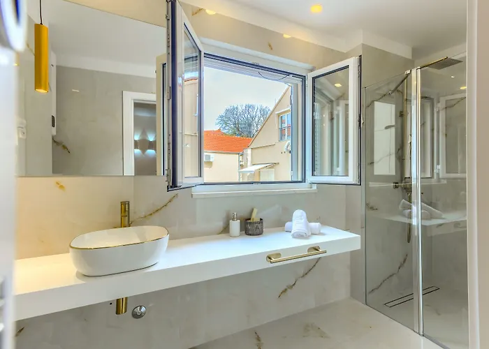 Irini Luxury 4*